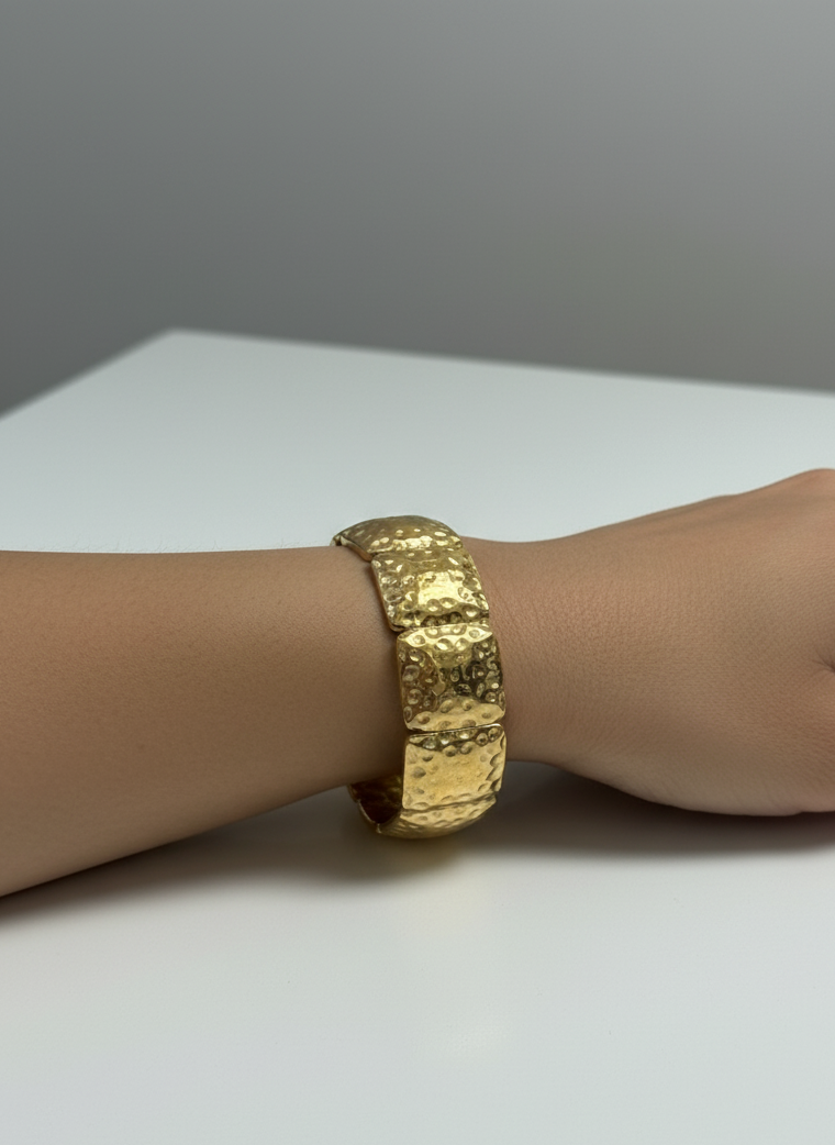 Leila Bangle