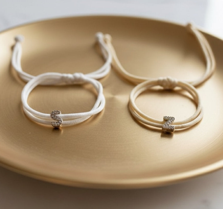 Pulsera de hilo satin con inicial