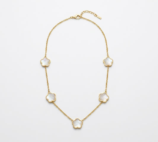 Collar de flor de trébol