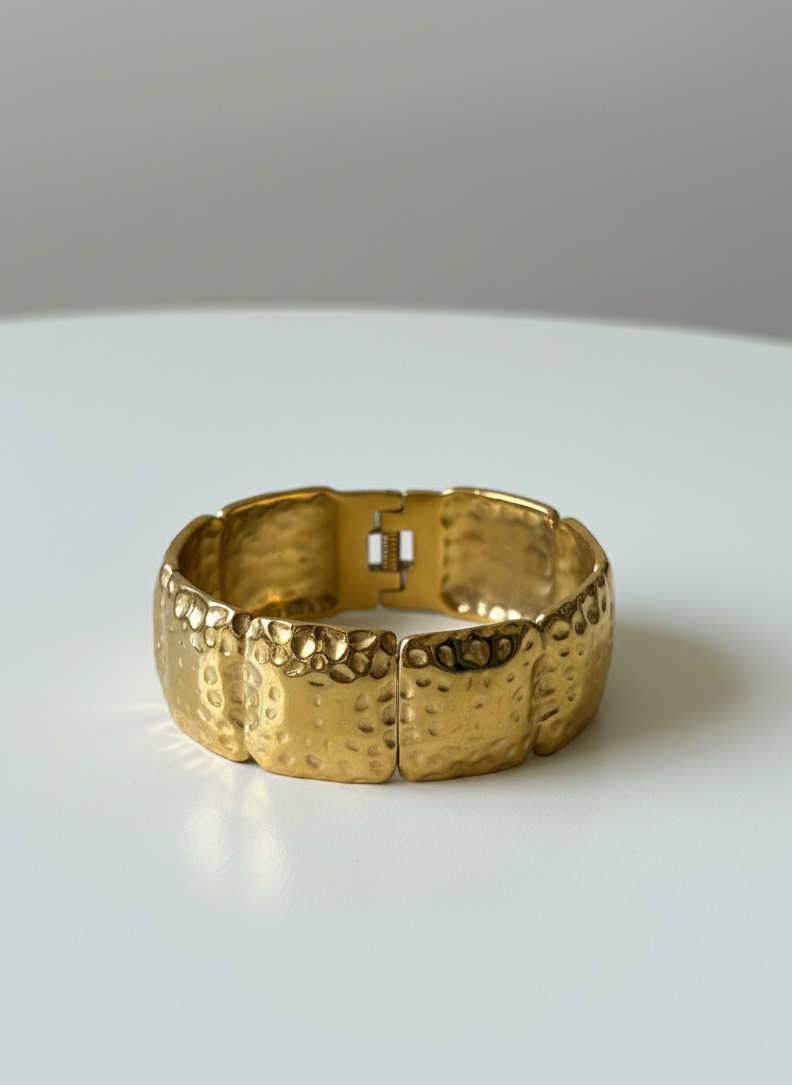 Leila Bangle